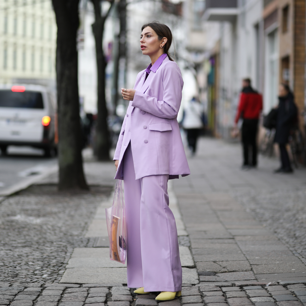 Trzy modele damskich garniturów na letnie wesele. „Perełki” za maksymalnie 300 zł